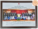 สมเด็จพระเทพรัตนราชสุดาฯ ทรงฉายพระรูปร่วมกับคณะกรรมการสภากาชาดไทย